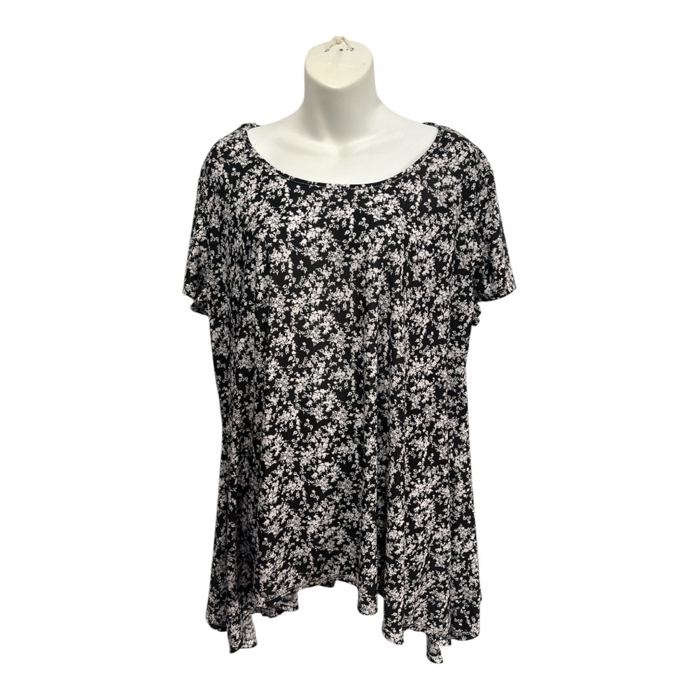 Emily Stacy Black and White Asymmetrical Short Sleeve Blouse. Size 2X